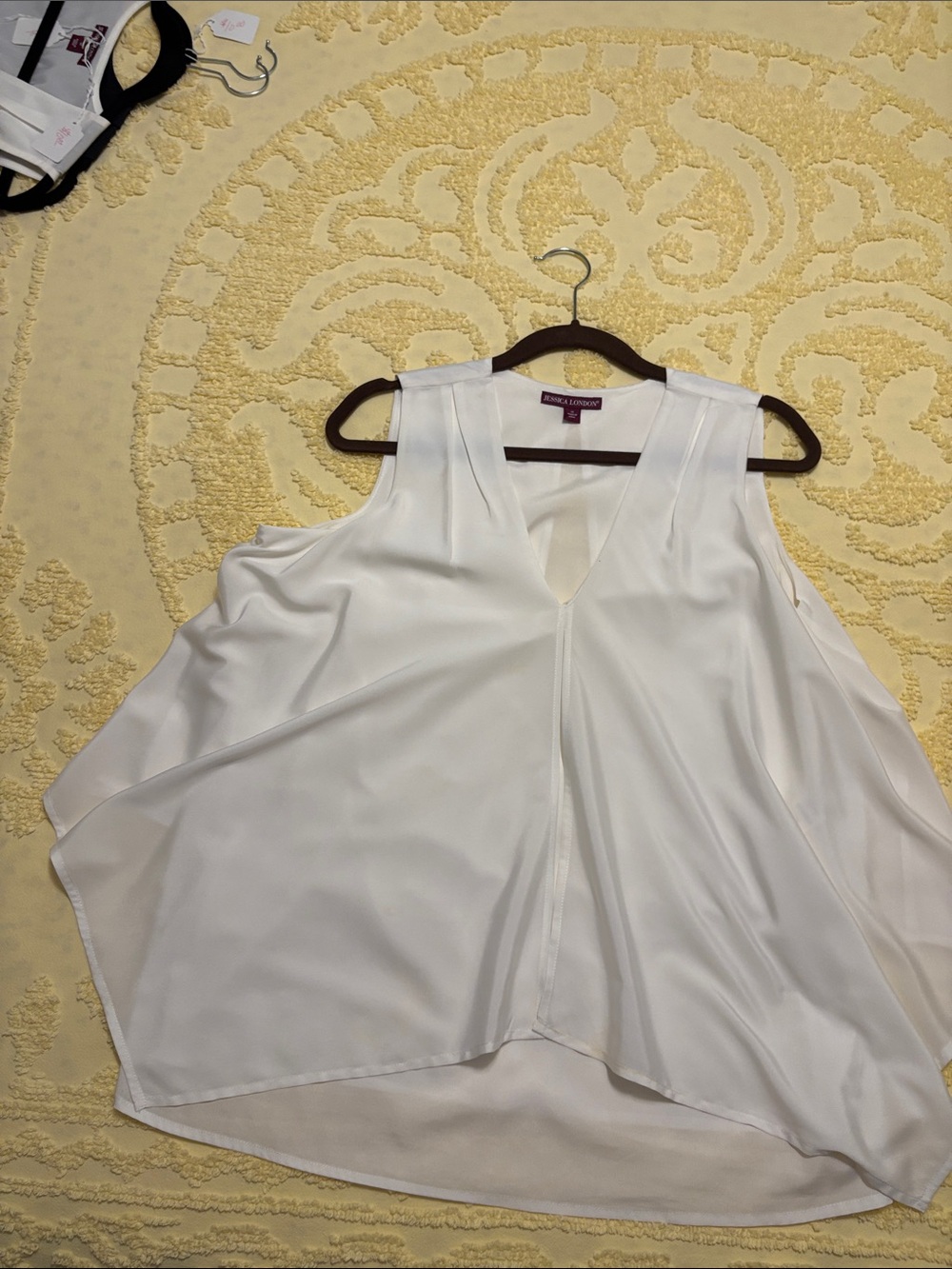 Jessica London White V-Neck Flared Sleeveless Tank